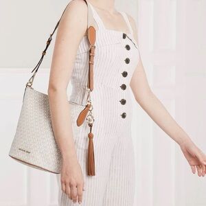 MICHAEL Michael Kors Brooke Medium Logo Bucket Bag Natural/Vanilla/Acorn     NWT